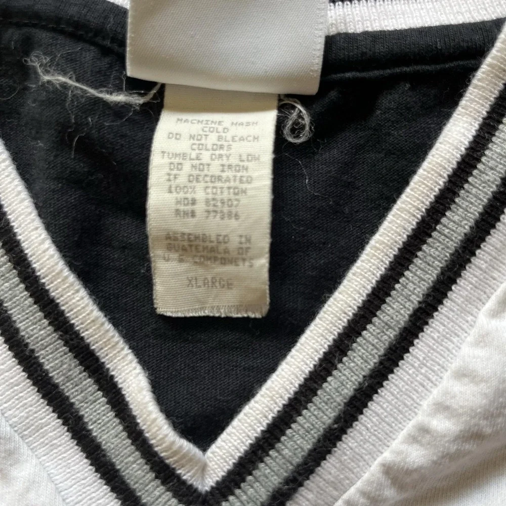 Vintage Iowa Hawkeyes Shirt Mens XL Black White NCAA Football Dynasty V Neck - Picture 3 of 7
